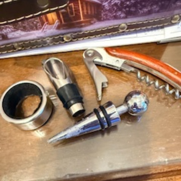 Wood wine bottle travel case & accessories - Picture 5 of 5